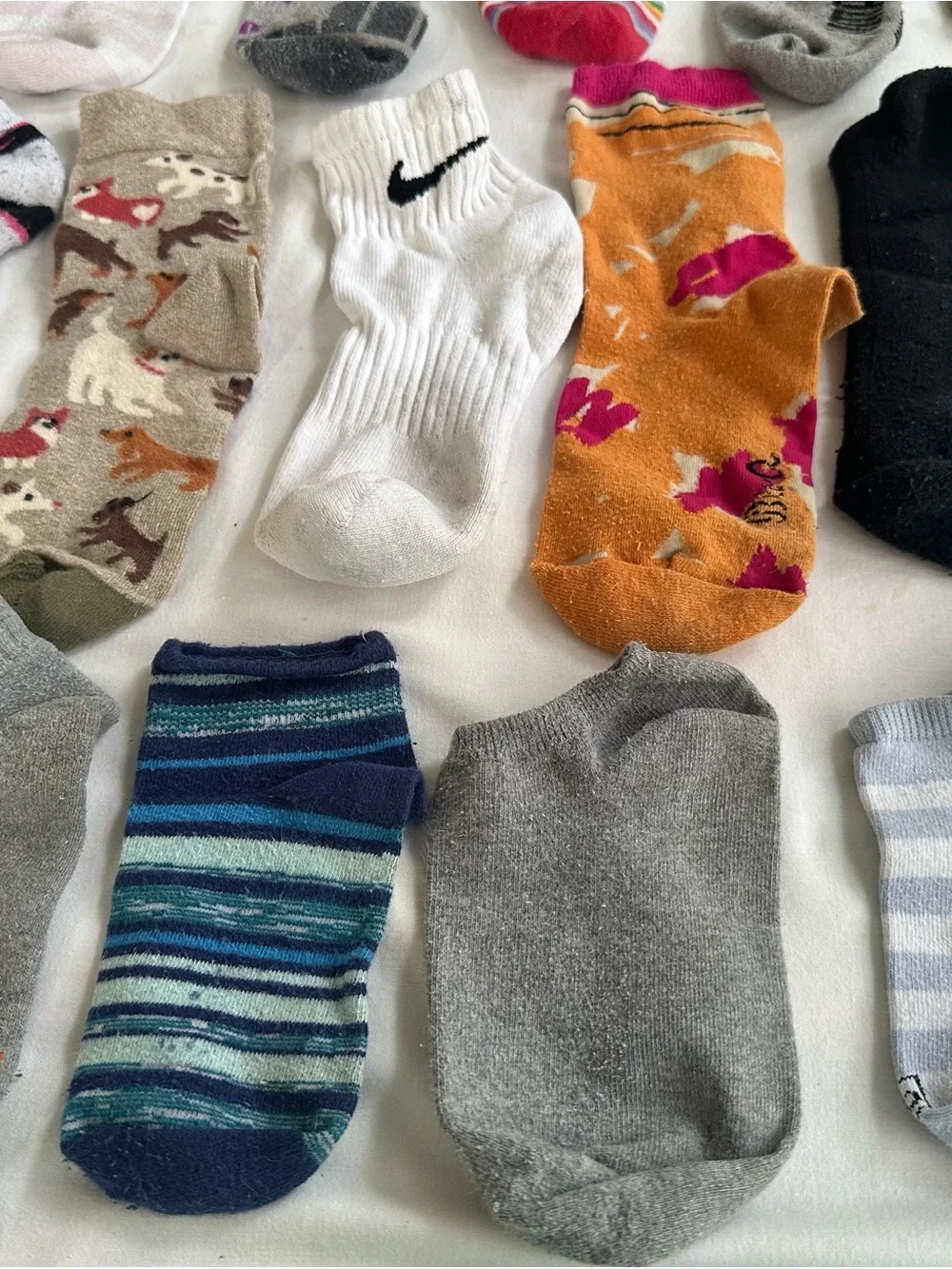 Assorted Women’s Low-Cut Ankle Socks – Mismatched Lot of 20 Colorful, Athletic